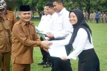 Senyum Semringah Sebanyak 114 CPNS di Bangkalan Akhirnya Terima SK Foto BeritaJatim.com