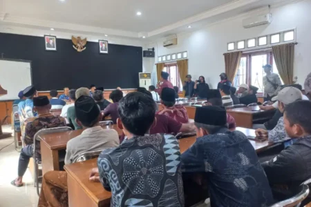 LPK Banyuates Audiensi ke DPMD Sampang, Tuntut Pemulihan Akses Siskuedes 11 Desa Foto BeritaJatim.com