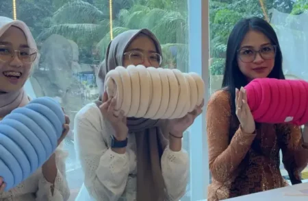 Merajut Semangat Kartini: Chunky Bag Workshop Tingkatkan Kreativitas Karyawan Foto BeritaJatim.com