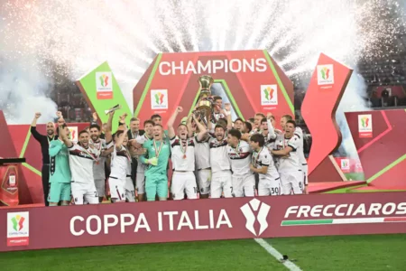 Bologna Juara Coppa Italia 2025, Akhiri Penantian 51 Tahun Usai Taklukkan AC Milan 1-0 Foto BeritaJatim.com