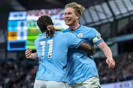 Manchester City Amankan Kemenangan Tipis atas Wolves, Jaga Peluang Lolos ke Liga Champions Foto BeritaJatim.com