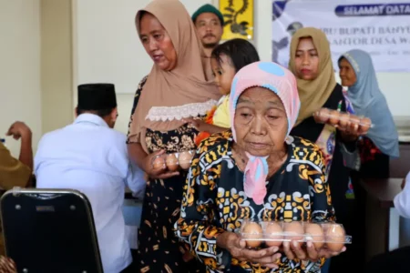 Desa Watukebo Banyuwangi Kembangkan Peternakan Ayam Petelur Atasi Kemiskinan dan Stunting Foto BeritaJatim.com