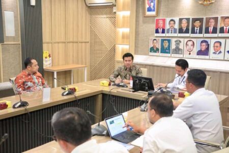 Ketika Wagub Emil dan Wali Kota Surabaya Eri ‘Mesra’ Bahas Fly Over Taman Pelangi Foto BeritaJatim.com