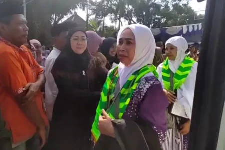 1.851 Jemaah Haji Lamongan Dilepas dengan Suasana Haru Menuju Tanah Suci Foto BeritaJatim.com