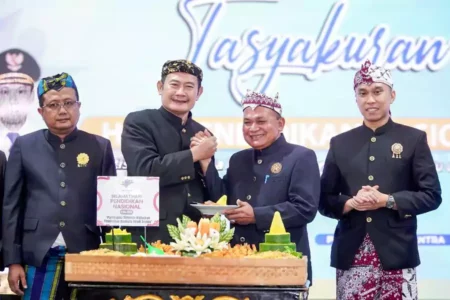 Hardiknas, Pemkab Lamongan Beri Penghargaan Kepada Insan Pendidikan Foto BeritaJatim.com
