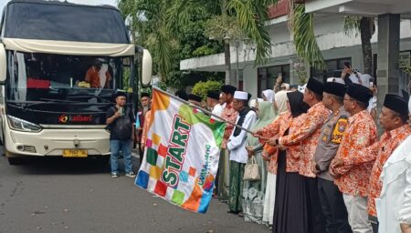 Syarikah Haji Belum Keluar, Jadwal Pemberangkatan 113 CJH Asal Lumajang Ditunda Foto BeritaJatim.com