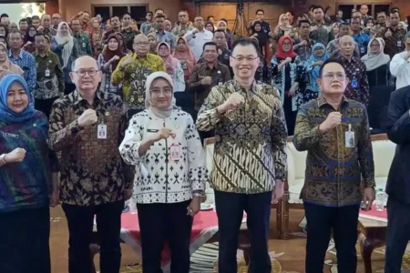 Pemprov Jatim Raih Penghargaan Reformasi Birokrasi dari KemenPAN-RB Foto BeritaJatim.com