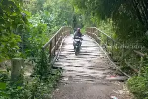 BNPB Gelontorkan Rp2,1 Miliar, Lelang Perbaikan Jembatan di Sampang Belum Ada Kejelasan Foto BeritaJatim.com