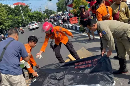 Tabrakan Honda Supra vs Yamaha Aerox di Surabaya, Satu Orang Tewas Foto BeritaJatim.com