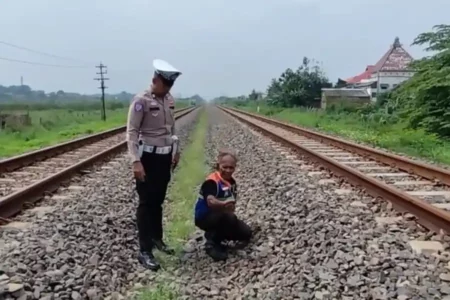 Pelajar SD di Mojokerto Tewas Terserempet Kereta Saat Pulang Sekolah Foto BeritaJatim.com