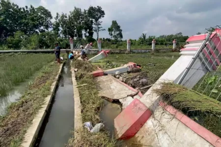 Musim Hujan Kota Blitar Dikepung Banjir, Apa Langkah Wali Kota? Foto BeritaJatim.com