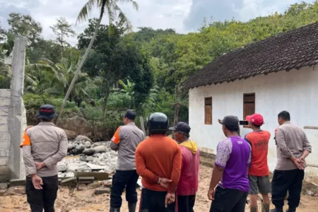 Ini Penyebab Banjir Bandang dan Longsor di Lereng Gunung Wilis Kediri Foto BeritaJatim.com