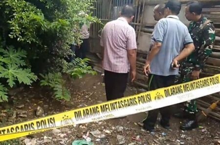 Pria Ditemukan Tewas di Dekat Tempat Sampah Rejoagung Jombang, Polisi Lakukan Penyelidikan Foto BeritaJatim.com