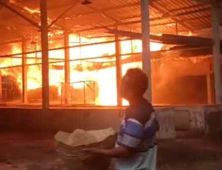 Kebakaran Pasar Mojoduwur Jombang Diduga Akibat Korsleting Listrik Foto BeritaJatim.com