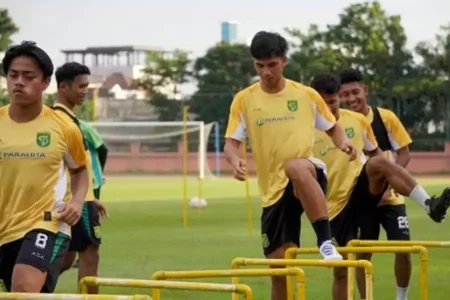 Paul Munster Hengkang, Teco Dikabarkan Siap Comeback Jadi Pelatih Persebaya Musim Depan Foto BeritaJatim.com
