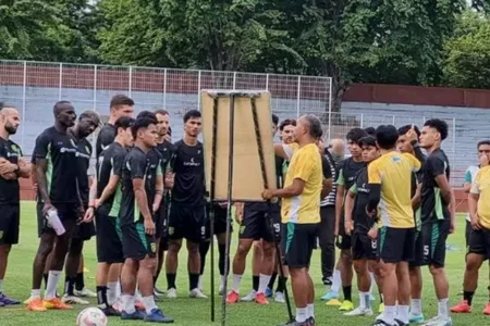 Jadwal Laga Terakhir Persebaya vs Bali United Berubah, Uston Ucap Tak Masalah Foto BeritaJatim.com