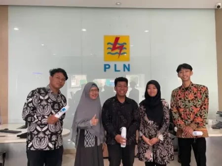 Mahasiswa Universitas 17 Agustus Surabaya Terapkan Ilmu Public Relations di PLN ULP Darmo Permai Foto BeritaJatim.com