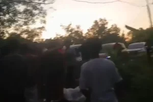Polres Sampang Tegaskan Video Warga Tahan Polisi di Batuporo Barat adalah Hoaks Foto BeritaJatim.com
