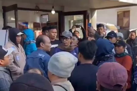 Ricuh Pengemudi Jip di Pintu Masuk Gunung Bromo, Begini Penjelasan Balai Besar TNBTS Foto BeritaJatim.com