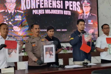 Polres Mojokerto Kota Gerebek Dua Arena Sabung Ayam, Lima Pelaku Diamankan Foto BeritaJatim.com