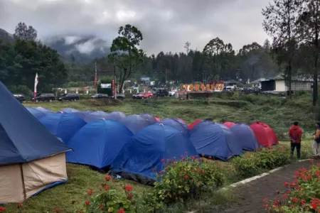 Dingin Tembus 5 Derajat saat Geotrip UGG Ijen Bondowoso Berkemah di Lembah Kawah Foto BeritaJatim.com