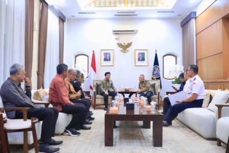 Pemprov Jatim Perjuangkan SRRL, Pilihan Baru Transportasi Publik di Surabaya Raya Foto BeritaJatim.com