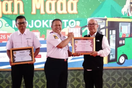 Bank Jatim Diganjar Apresiasi atas Dukungan Pembayaran Non Tunai Bus Trans Jatim Foto BeritaJatim.com