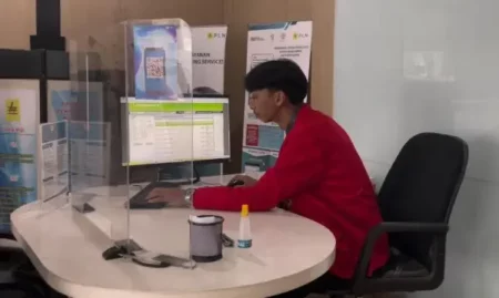 Menjaga Citra dan Informasi Publik Sebagai Customer Service di PT PLN (Persero) Foto BeritaJatim.com