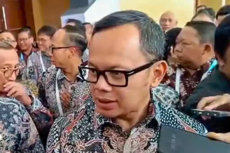 Tren Pindai Retina Mata Worldcoin Dapat Uang, Wamendagri Sebut Potensi Curi Data Pribadi Foto BeritaJatim.com