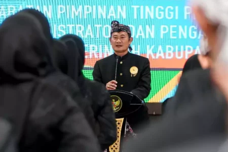 Bupati Lamongan Minta Pejabat yang Baru Dimutasi Bisa Jawab Tantangan Efisiensi Foto BeritaJatim.com