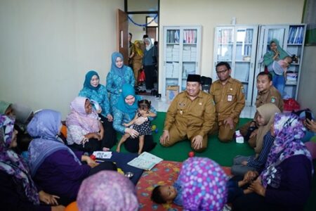 Upaya Cegah Stunting di Jombang: Pelukan Hangat, Pita LILA, dan Inovasi Bekal Cantik Foto BeritaJatim.com