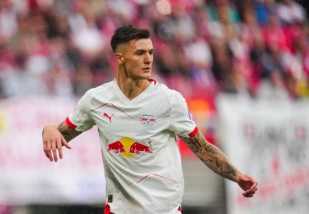 Manchester United Ikut Berburu Benjamin Sesko, Liga Champions jadi Kendala Foto BeritaJatim.com