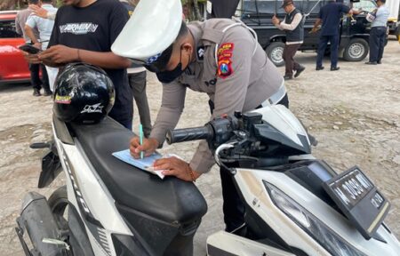 Satlantas Polres Sampang Gelar Operasi Gabungan untuk Tingkatkan Kesadaran Lalu Lintas Foto BeritaJatim.com