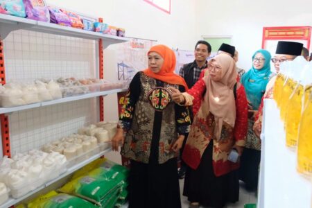 Khofifah Resmikan Koperasi Desa Merah Putih, Bulog Siap Salurkan Sembako di Bawah HET Foto BeritaJatim.com