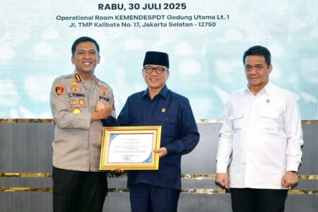 Bongkar Suap Perangkat Desa, Polresta Sidoarjo Diganjar Penghargaan dari Kementerian Desa Foto BeritaJatim.com