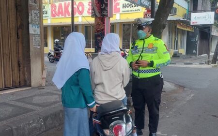 Operasi Patuh Semeru 2025 di Malang: 1.011 Pengendara Terjaring Teguran di Hari Keempat Foto BeritaJatim.com