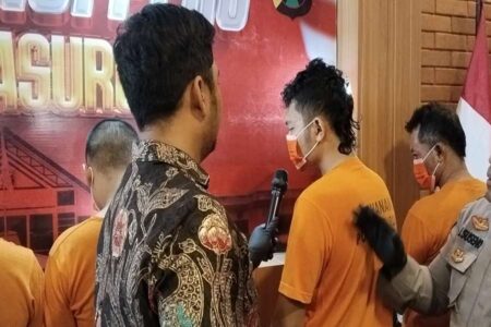 Bunuh Tetangga Kos karena Dendam, Rizki Afandi Divonis 17 Tahun Penjara Foto BeritaJatim.com