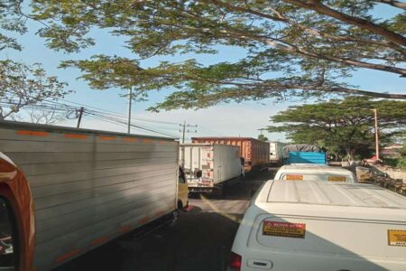 Jalur Gumitir Ditutup Bikin Macet Parah, Organda Probolinggo Sarankan Tunda Perjalanan ke Bali Foto BeritaJatim.com