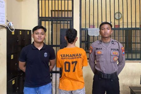 Satreskrim Polres Pasuruan Kota Tangkap Pemuda Bawa Pedang di Warung Kopi Foto BeritaJatim.com
