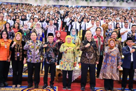 Terbanyak di Indonesia, 2.157 CPNS dan 2.015 PPPK Pemprov Jatim Terima SK Pengangkatan Foto BeritaJatim.com