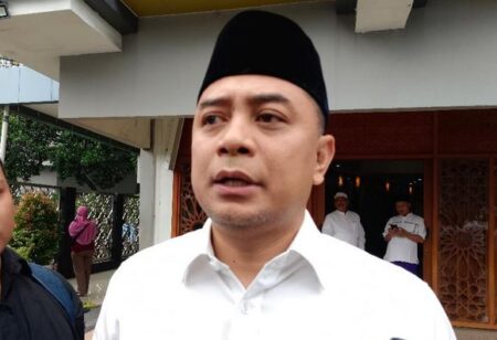 Waspada Beras Oplosan, Wali Kota Eri Cahyadi Ajak Masyarakat Surabaya Melapor Foto BeritaJatim.com