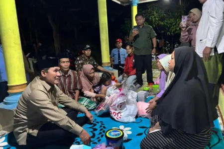 Kunjungi Keluarga Korban KMP Tunu Pratama Jaya Belum Ditemukan, DPR Desak Bangkai Kapal Diangkat Foto BeritaJatim.com