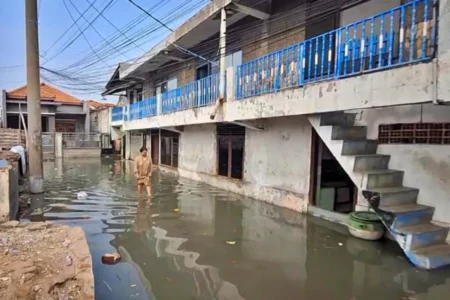 BMKG Prediksi Banjir Rob Terjang Surabaya, Sidoarjo, Pasuruan dan Probolinggo Foto BeritaJatim.com