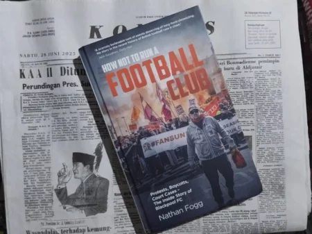Sinopsis Buku How Not to Run a Football Club: Protests, Boycotts, Court Cases – The Inside Story of Blackpool FC Foto BeritaJatim.com