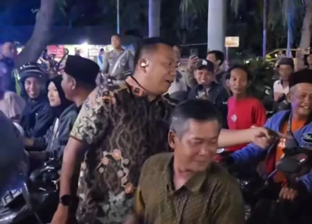 Diajak Selfie Saat Kejar Penimbun BBM, Bupati ‘Ultraman’: Ambu, Engkok Gik Ngamok Foto BeritaJatim.com