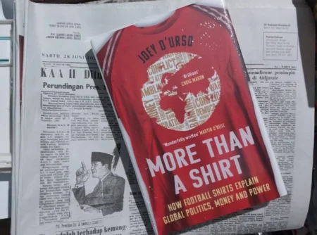 Sinopsis Buku More Than A Shirt: How Football Shirts Explain Global Politics, Money and Power Foto BeritaJatim.com