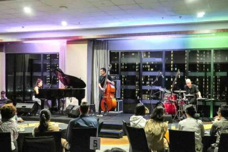 Whiz Luxe Hotel Spazio Surabaya Hadirkan Musisi Jazz Prancis Rogue Foto BeritaJatim.com