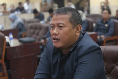 Ketua Fraksi Gerindra Minta Pemkab Jember Tarik Retribusi dari PKL Foto BeritaJatim.com