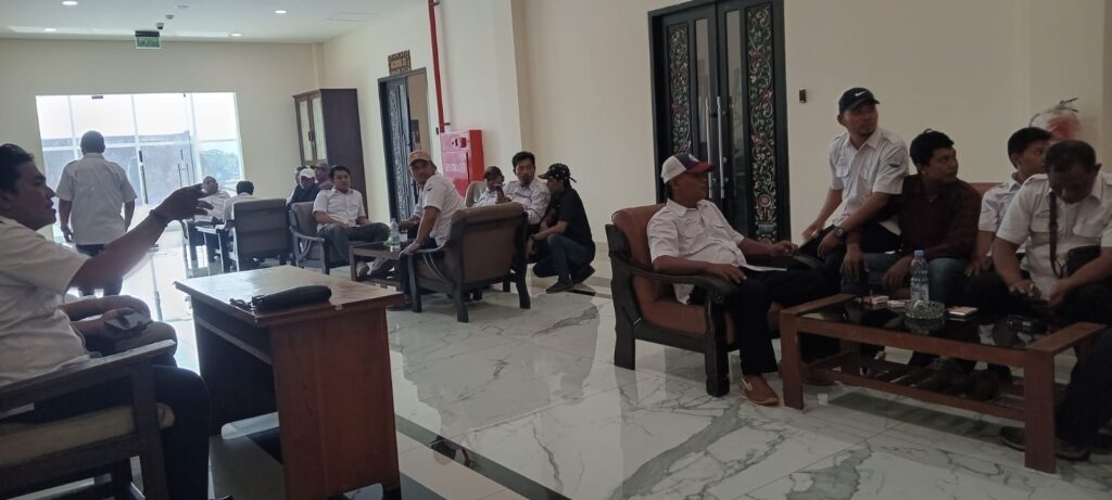 Pemkab Sumenep Bakal Bayar Tunggakan Gaji Karyawan PT Sumekar Sesuai Kinerja Foto BeritaJatim.com