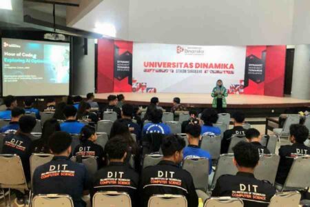 57 Mahasiswa Timor Leste Belajar Smart Coding di Universitas Dinamika Surabaya Foto BeritaJatim.com
